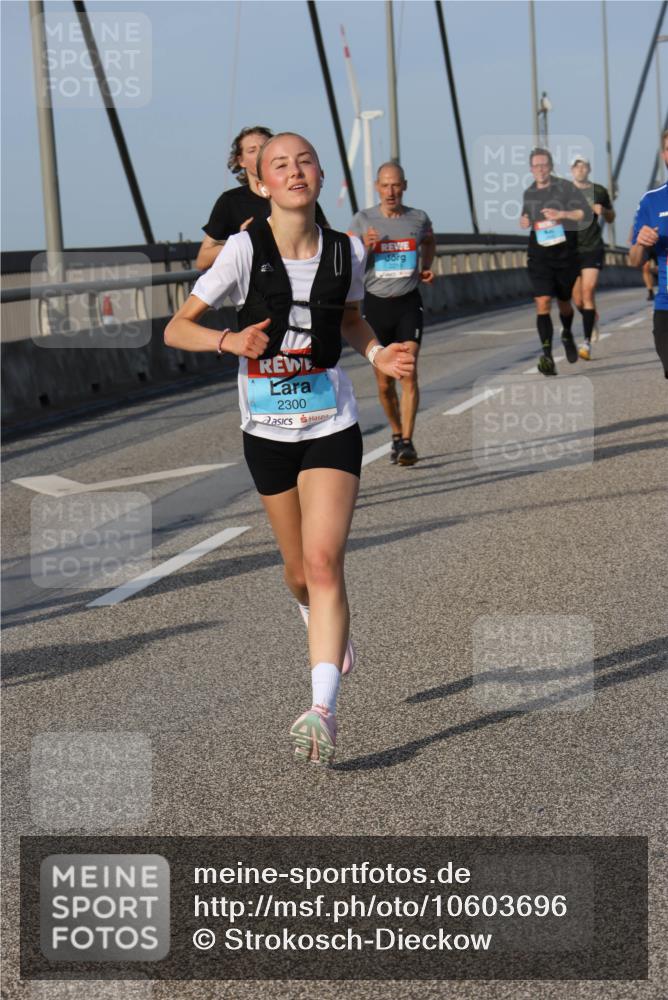03.10.2026 - Köhlbrandbrückenlauf Strokosch-Dieckow http://msf.ph/oto/10603696 03.10.2026 09:40:08 Position 2 2300 meine-sportfotos.de