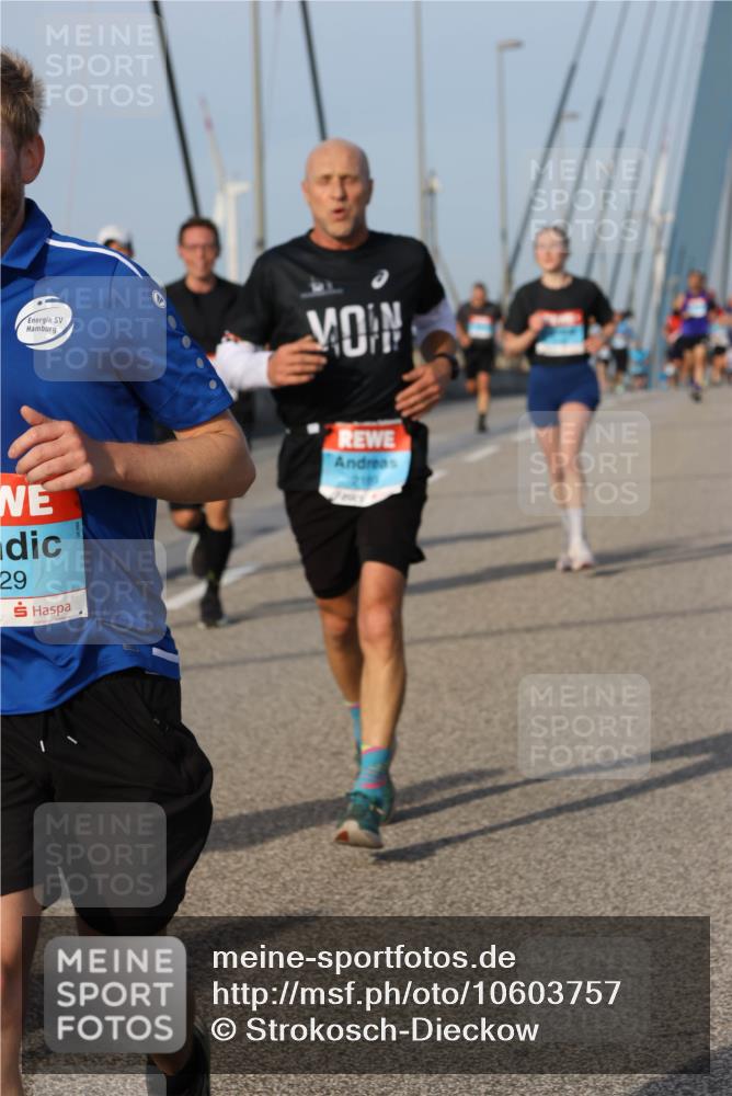 03.10.2026 - Köhlbrandbrückenlauf Strokosch-Dieckow http://msf.ph/oto/10603757 03.10.2026 09:40:11 Position 2 29 meine-sportfotos.de