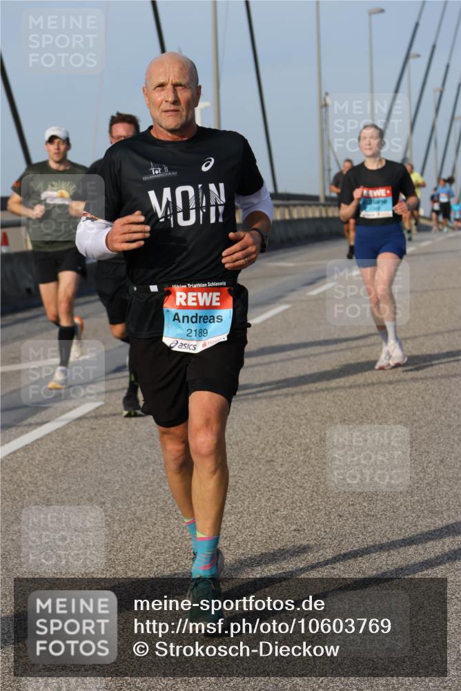 03.10.2026 - Köhlbrandbrückenlauf Strokosch-Dieckow http://msf.ph/oto/10603769 03.10.2026 09:40:12 Position 2 2189 meine-sportfotos.de