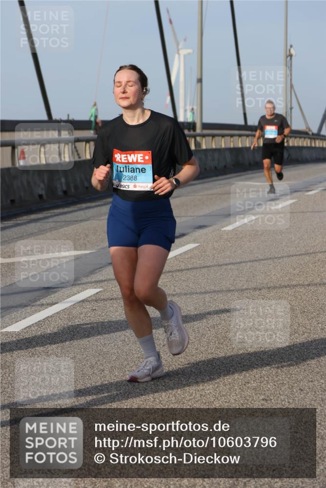 03.10.2026 - Köhlbrandbrückenlauf Strokosch-Dieckow http://msf.ph/oto/10603796 03.10.2026 09:40:14 Position 2 2388 meine-sportfotos.de