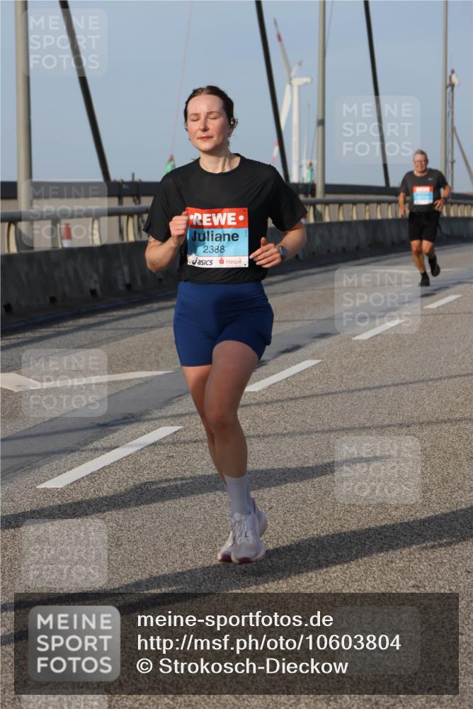 03.10.2026 - Köhlbrandbrückenlauf Strokosch-Dieckow http://msf.ph/oto/10603804 03.10.2026 09:40:14 Position 2 2388 meine-sportfotos.de
