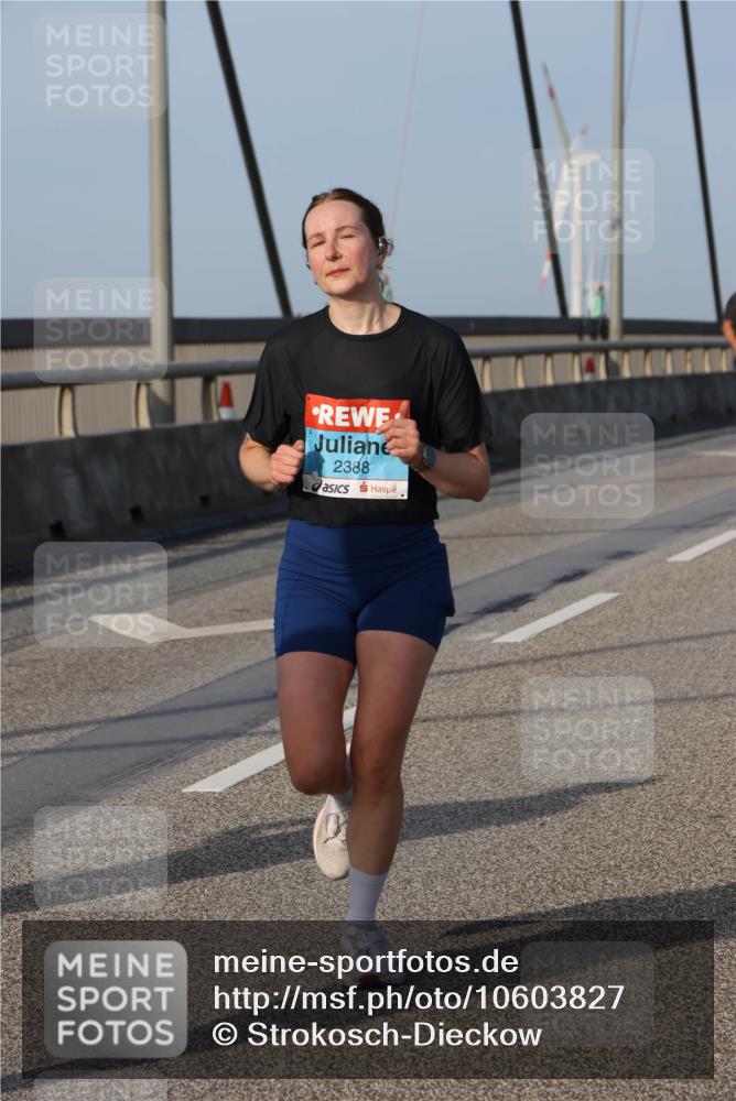 03.10.2026 - Köhlbrandbrückenlauf Strokosch-Dieckow http://msf.ph/oto/10603827 03.10.2026 09:40:14 Position 2 2388 meine-sportfotos.de