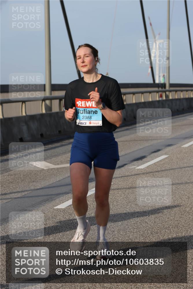03.10.2026 - Köhlbrandbrückenlauf Strokosch-Dieckow http://msf.ph/oto/10603835 03.10.2026 09:40:14 Position 2 2388 meine-sportfotos.de