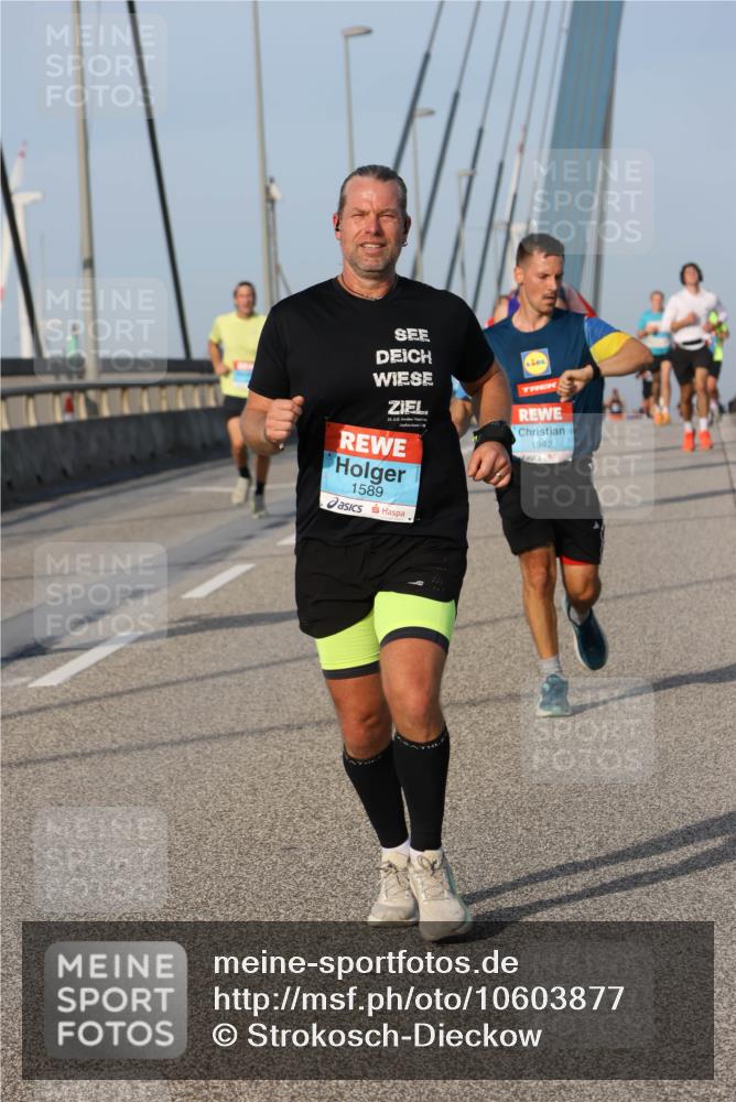 03.10.2026 - Köhlbrandbrückenlauf Strokosch-Dieckow http://msf.ph/oto/10603877 03.10.2026 09:40:19 Position 2 25, 5, 0, 1942, 1589 meine-sportfotos.de