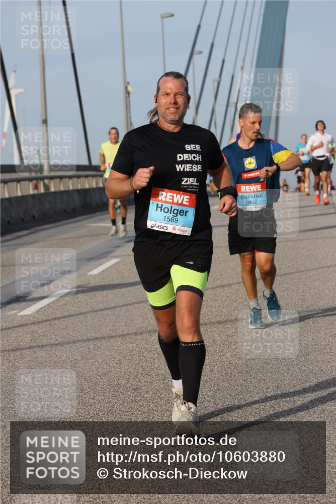 03.10.2026 - Köhlbrandbrückenlauf Strokosch-Dieckow http://msf.ph/oto/10603880 03.10.2026 09:40:19 Position 2 1589, 1942 meine-sportfotos.de