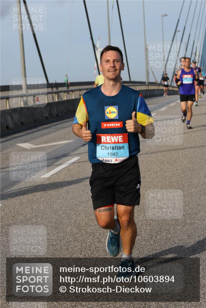 03.10.2026 - Köhlbrandbrückenlauf Strokosch-Dieckow http://msf.ph/oto/10603894 03.10.2026 09:40:22 Position 2 1942 meine-sportfotos.de