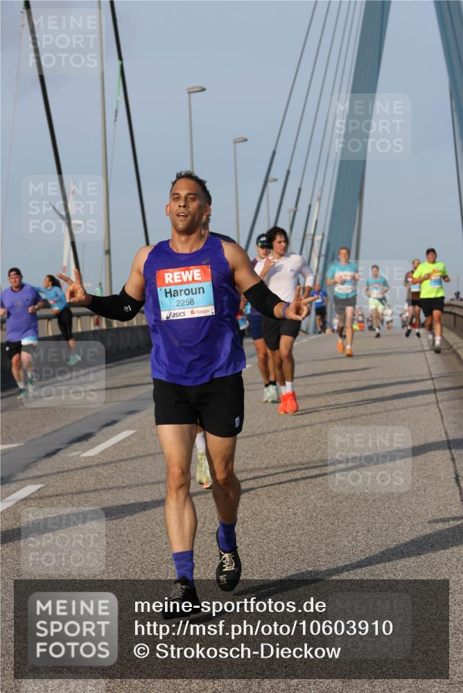 03.10.2026 - Köhlbrandbrückenlauf Strokosch-Dieckow http://msf.ph/oto/10603910 03.10.2026 09:40:26 Position 2 2258 meine-sportfotos.de