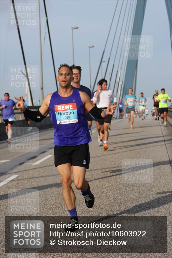 03.10.2026 - Köhlbrandbrückenlauf Strokosch-Dieckow http://msf.ph/oto/10603922 03.10.2026 09:40:27 Position 2 2258 meine-sportfotos.de