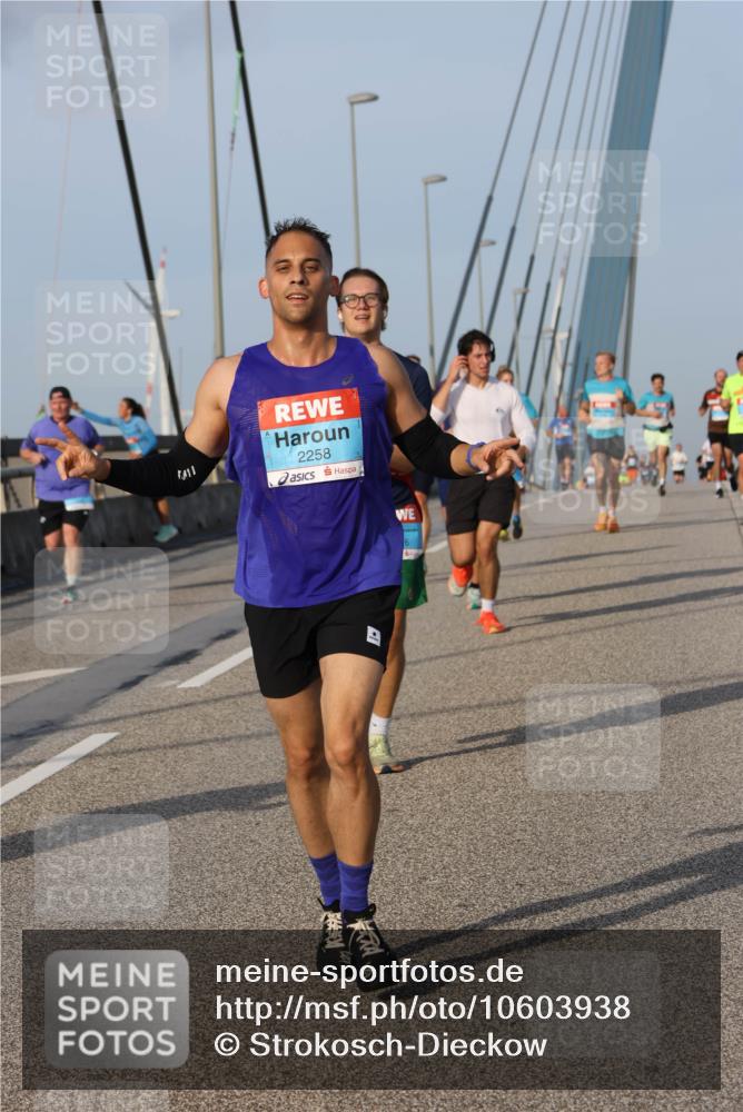 03.10.2026 - Köhlbrandbrückenlauf Strokosch-Dieckow http://msf.ph/oto/10603938 03.10.2026 09:40:27 Position 2 2258 meine-sportfotos.de