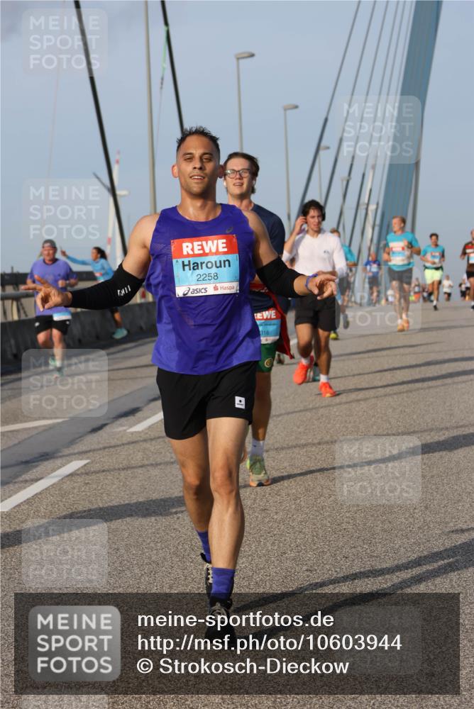 03.10.2026 - Köhlbrandbrückenlauf Strokosch-Dieckow http://msf.ph/oto/10603944 03.10.2026 09:40:27 Position 2 2258, 316 meine-sportfotos.de