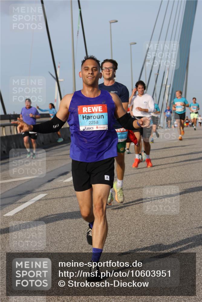 03.10.2026 - Köhlbrandbrückenlauf Strokosch-Dieckow http://msf.ph/oto/10603951 03.10.2026 09:40:27 Position 2 5, 11, 2258, 2316 meine-sportfotos.de