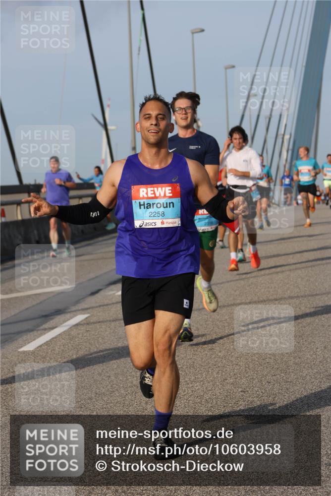 03.10.2026 - Köhlbrandbrückenlauf Strokosch-Dieckow http://msf.ph/oto/10603958 03.10.2026 09:40:27 Position 2 7, 11, 2258, 2316 meine-sportfotos.de