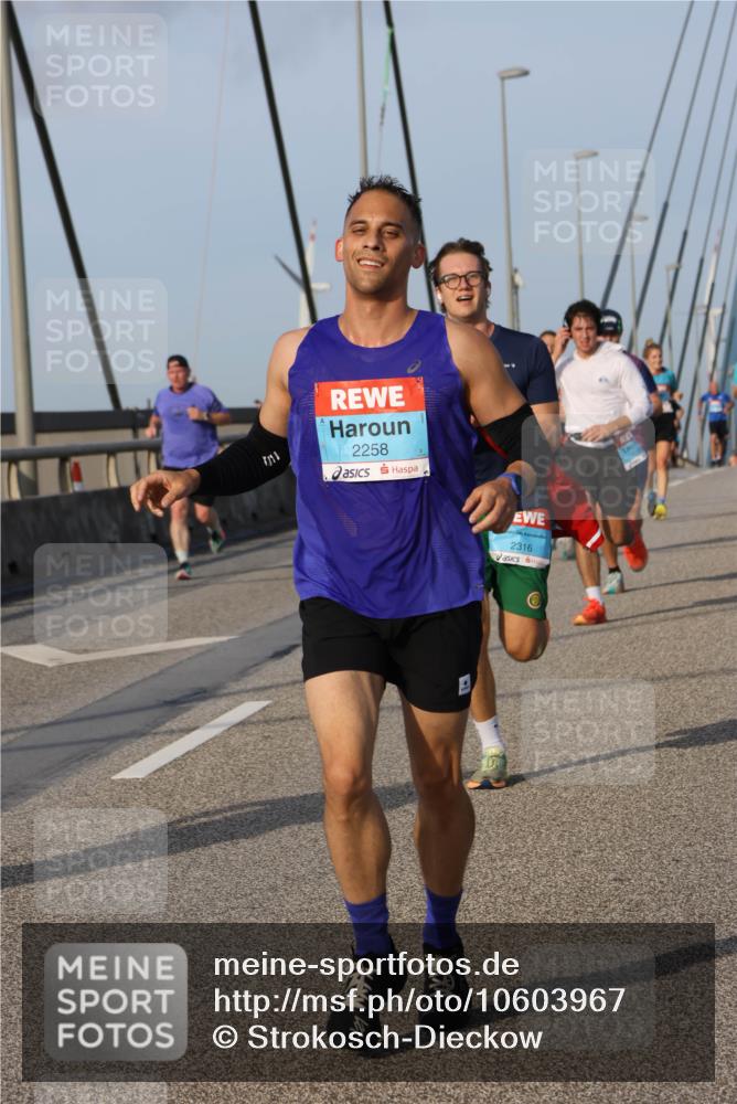 03.10.2026 - Köhlbrandbrückenlauf Strokosch-Dieckow http://msf.ph/oto/10603967 03.10.2026 09:40:27 Position 2 2258, 2316 meine-sportfotos.de