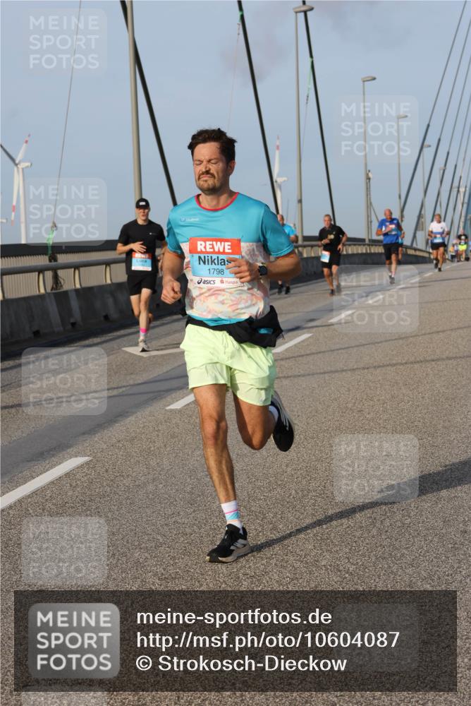 03.10.2026 - Köhlbrandbrückenlauf Strokosch-Dieckow http://msf.ph/oto/10604087 03.10.2026 09:40:39 Position 2 1798 meine-sportfotos.de