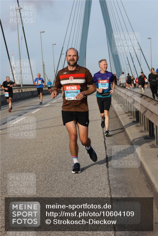 03.10.2026 - Köhlbrandbrückenlauf Strokosch-Dieckow http://msf.ph/oto/10604109 03.10.2026 09:40:42 Position 2 1532, 2214 meine-sportfotos.de