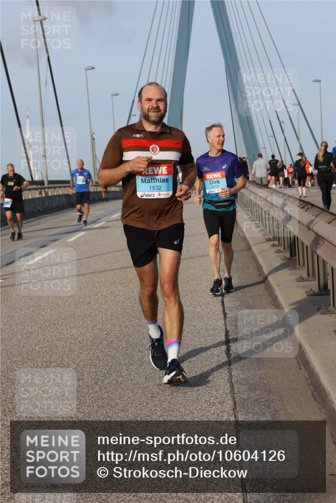 03.10.2026 - Köhlbrandbrückenlauf Strokosch-Dieckow http://msf.ph/oto/10604126 03.10.2026 09:40:42 Position 2 1532, 2214 meine-sportfotos.de