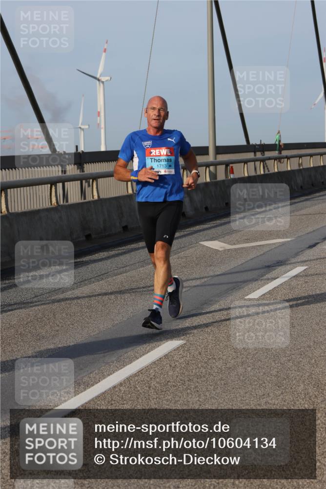 03.10.2026 - Köhlbrandbrückenlauf Strokosch-Dieckow http://msf.ph/oto/10604134 03.10.2026 09:40:49 Position 2 1713 meine-sportfotos.de