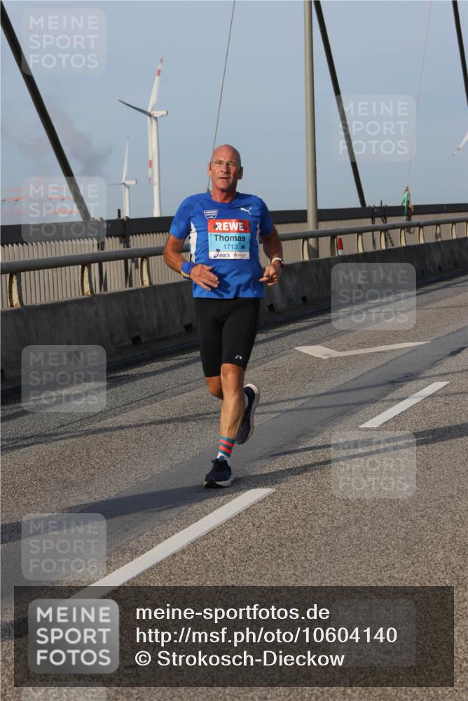 03.10.2026 - Köhlbrandbrückenlauf Strokosch-Dieckow http://msf.ph/oto/10604140 03.10.2026 09:40:49 Position 2 1713 meine-sportfotos.de