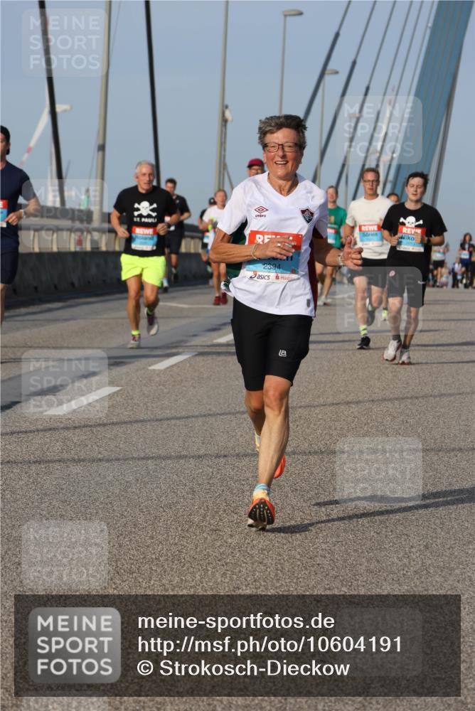 03.10.2026 - Köhlbrandbrückenlauf Strokosch-Dieckow http://msf.ph/oto/10604191 03.10.2026 09:40:58 Position 2 2394 meine-sportfotos.de