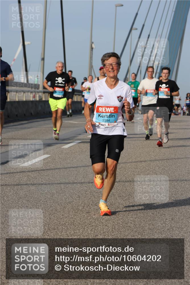 03.10.2026 - Köhlbrandbrückenlauf Strokosch-Dieckow http://msf.ph/oto/10604202 03.10.2026 09:40:58 Position 2 2394 meine-sportfotos.de