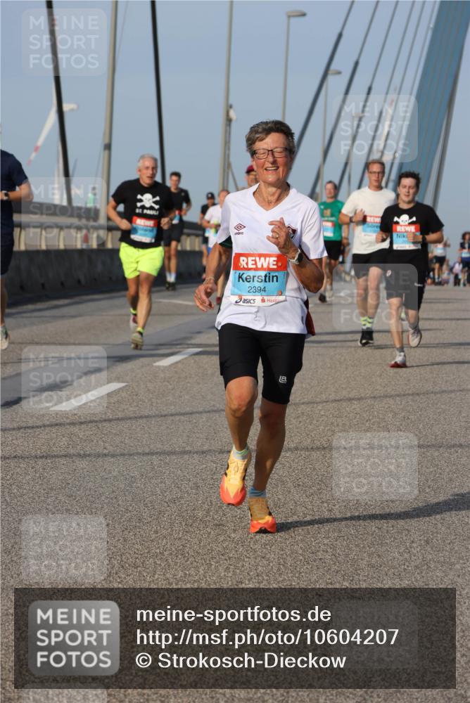 03.10.2026 - Köhlbrandbrückenlauf Strokosch-Dieckow http://msf.ph/oto/10604207 03.10.2026 09:40:58 Position 2 2394 meine-sportfotos.de