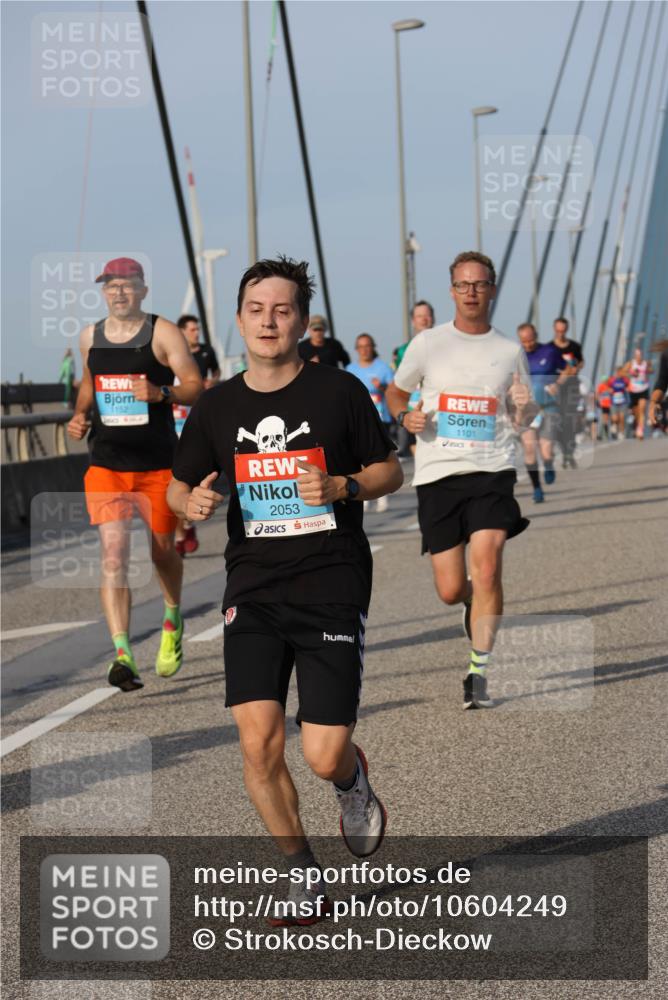 03.10.2026 - Köhlbrandbrückenlauf Strokosch-Dieckow http://msf.ph/oto/10604249 03.10.2026 09:41:03 Position 2 1152, 2053, 1101 meine-sportfotos.de