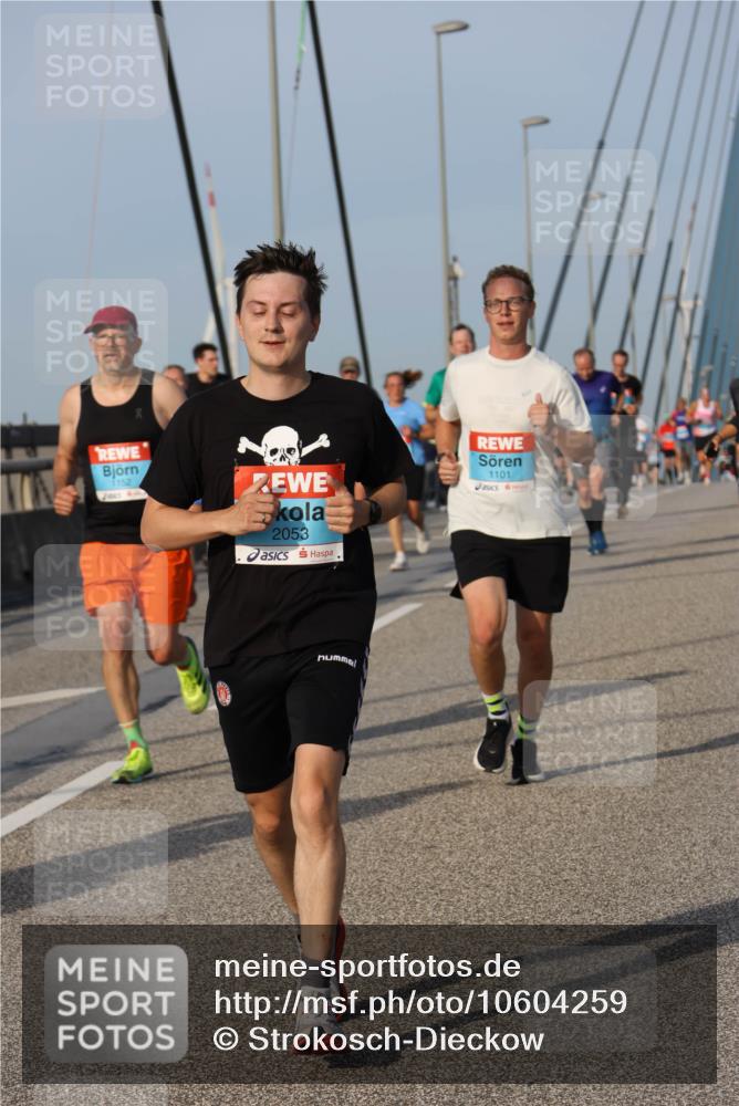 03.10.2026 - Köhlbrandbrückenlauf Strokosch-Dieckow http://msf.ph/oto/10604259 03.10.2026 09:41:03 Position 2 1152, 2053, 1101 meine-sportfotos.de