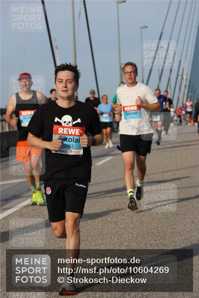 03.10.2026 - Köhlbrandbrückenlauf Strokosch-Dieckow http://msf.ph/oto/10604269 03.10.2026 09:41:03 Position 2 1, 2053, 1101 meine-sportfotos.de