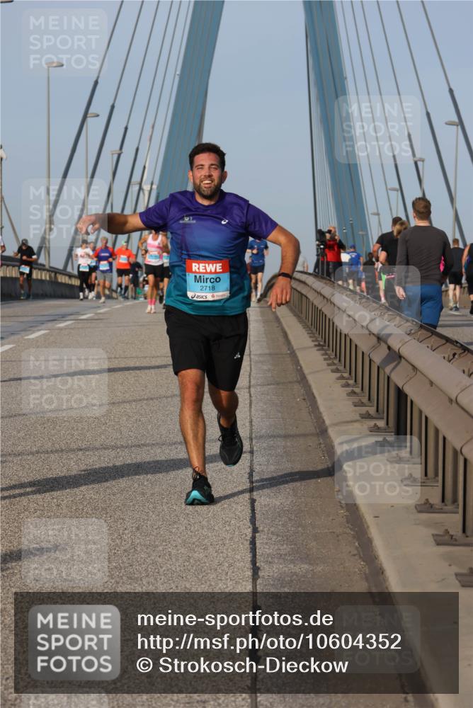 03.10.2026 - Köhlbrandbrückenlauf Strokosch-Dieckow http://msf.ph/oto/10604352 03.10.2026 09:41:10 Position 2 2718 meine-sportfotos.de
