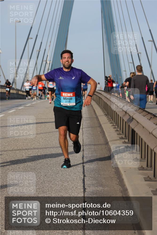 03.10.2026 - Köhlbrandbrückenlauf Strokosch-Dieckow http://msf.ph/oto/10604359 03.10.2026 09:41:10 Position 2 2718 meine-sportfotos.de