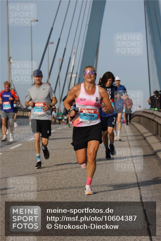 03.10.2026 - Köhlbrandbrückenlauf Strokosch-Dieckow http://msf.ph/oto/10604387 03.10.2026 09:41:21 Position 2 2486, 1, 1179 meine-sportfotos.de