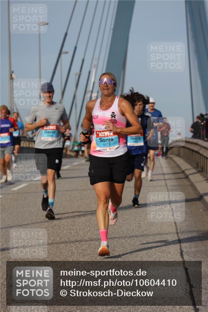 03.10.2026 - Köhlbrandbrückenlauf Strokosch-Dieckow http://msf.ph/oto/10604410 03.10.2026 09:41:21 Position 2 2486, 1, 1179 meine-sportfotos.de
