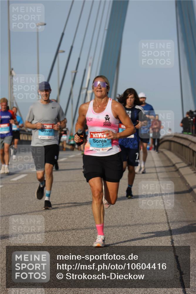 03.10.2026 - Köhlbrandbrückenlauf Strokosch-Dieckow http://msf.ph/oto/10604416 03.10.2026 09:41:21 Position 2 1, 1179, 7, 13 meine-sportfotos.de
