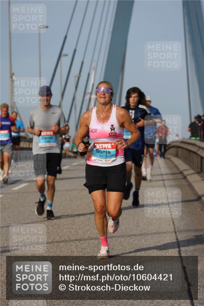 03.10.2026 - Köhlbrandbrückenlauf Strokosch-Dieckow http://msf.ph/oto/10604421 03.10.2026 09:41:21 Position 2 1, 2406, 1179 meine-sportfotos.de