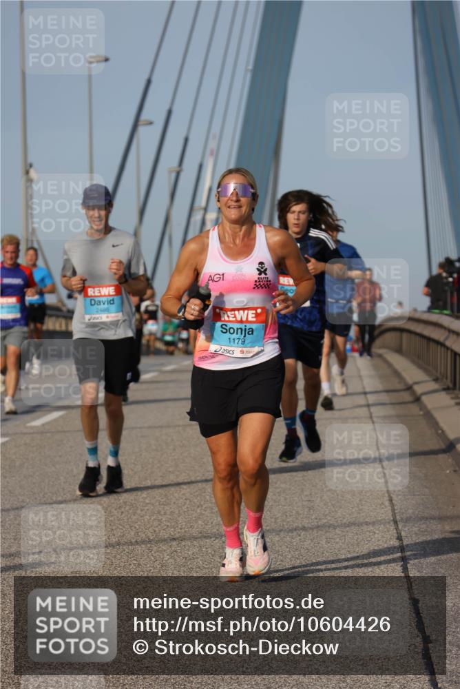 03.10.2026 - Köhlbrandbrückenlauf Strokosch-Dieckow http://msf.ph/oto/10604426 03.10.2026 09:41:21 Position 2 2486, 1, 1179 meine-sportfotos.de