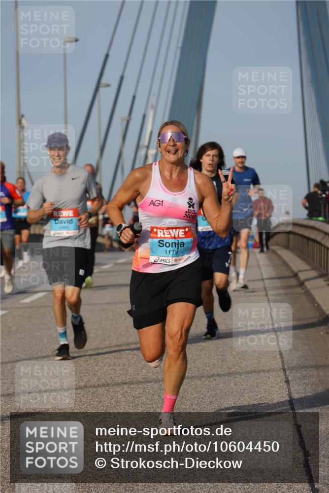 03.10.2026 - Köhlbrandbrückenlauf Strokosch-Dieckow http://msf.ph/oto/10604450 03.10.2026 09:41:22 Position 2 2486, 1, 1179 meine-sportfotos.de