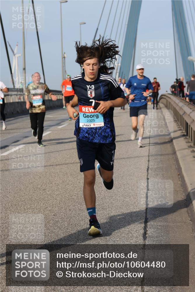 03.10.2026 - Köhlbrandbrückenlauf Strokosch-Dieckow http://msf.ph/oto/10604480 03.10.2026 09:41:25 Position 2 3, 2325 meine-sportfotos.de