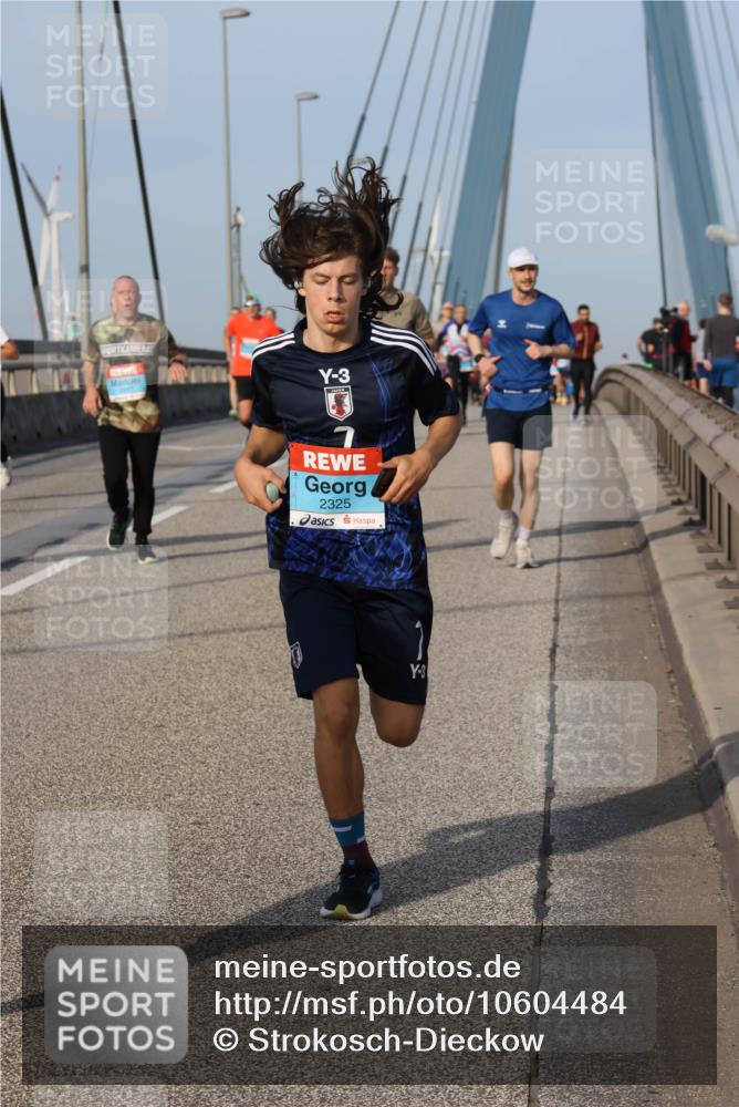 03.10.2026 - Köhlbrandbrückenlauf Strokosch-Dieckow http://msf.ph/oto/10604484 03.10.2026 09:41:25 Position 2 3, 2325, 3 meine-sportfotos.de