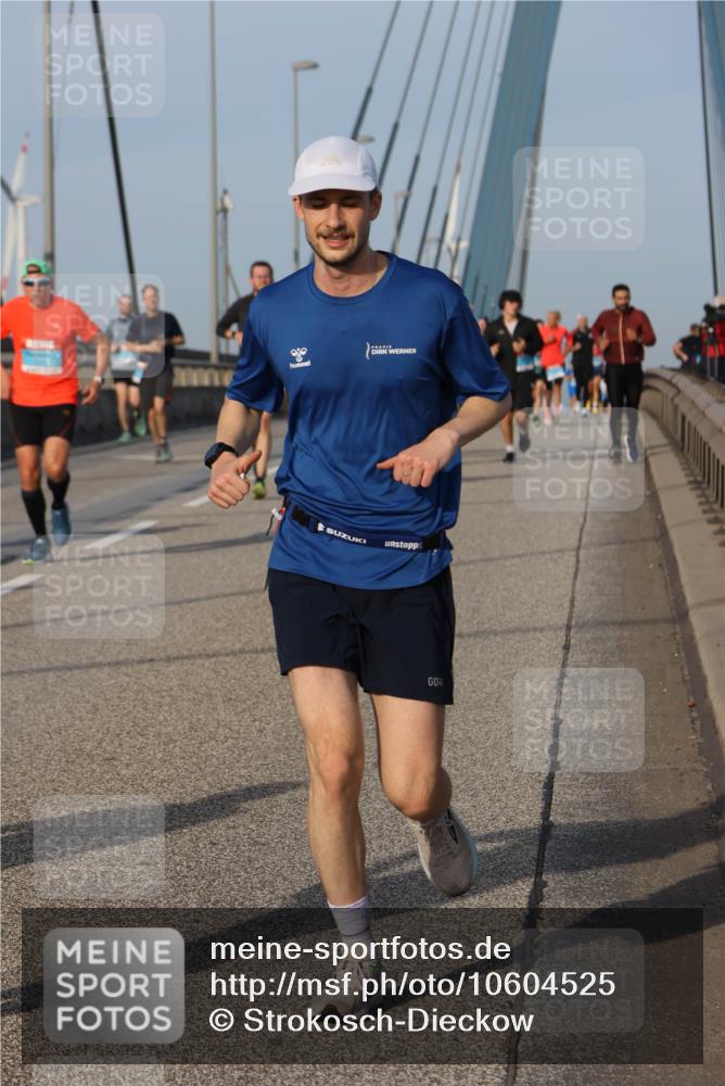 03.10.2026 - Köhlbrandbrückenlauf Strokosch-Dieckow http://msf.ph/oto/10604525 03.10.2026 09:41:29 Position 2  meine-sportfotos.de