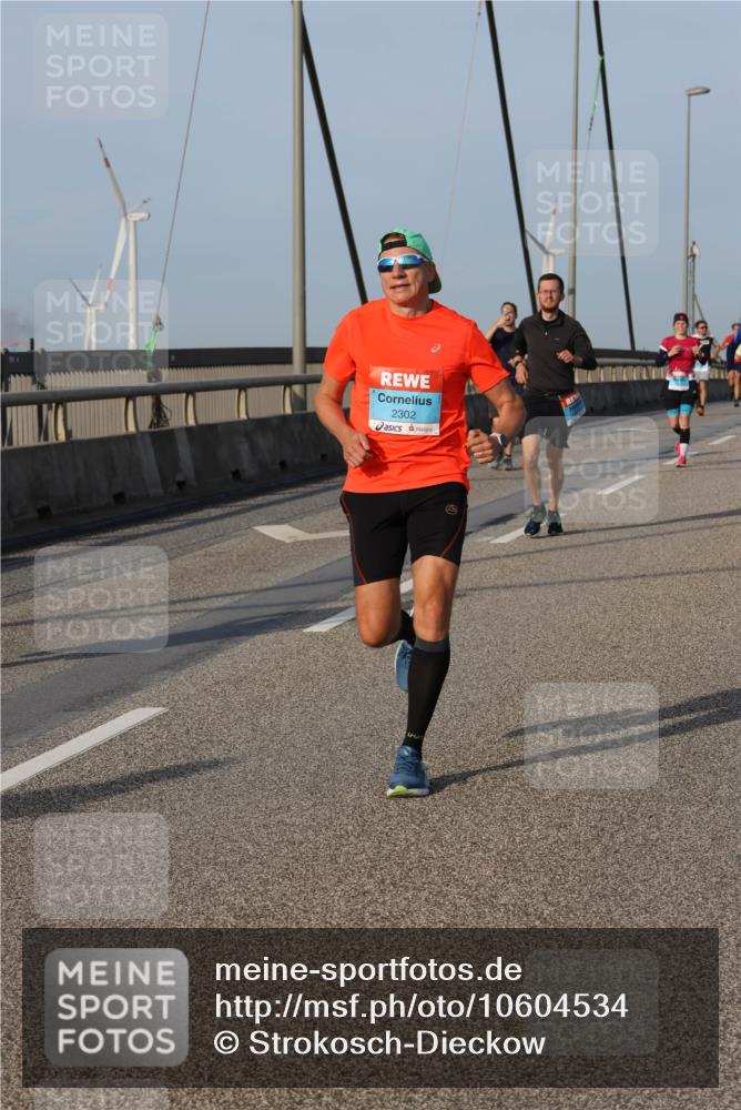 03.10.2026 - Köhlbrandbrückenlauf Strokosch-Dieckow http://msf.ph/oto/10604534 03.10.2026 09:41:33 Position 2 2302 meine-sportfotos.de