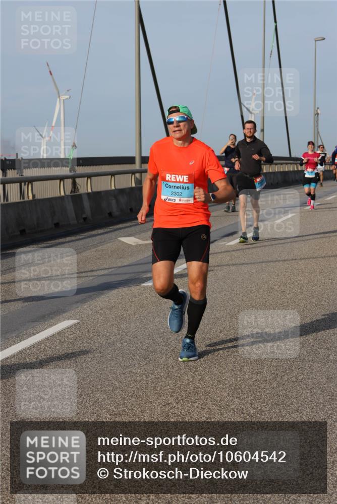 03.10.2026 - Köhlbrandbrückenlauf Strokosch-Dieckow http://msf.ph/oto/10604542 03.10.2026 09:41:33 Position 2 2302 meine-sportfotos.de