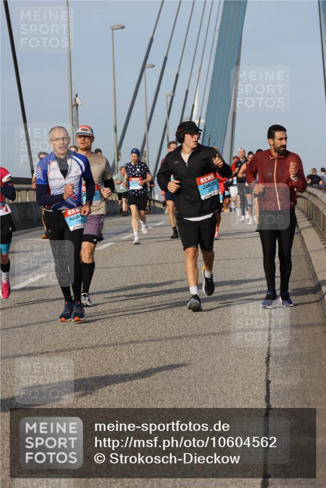 03.10.2026 - Köhlbrandbrückenlauf Strokosch-Dieckow http://msf.ph/oto/10604562 03.10.2026 09:41:36 Position 2 2252 meine-sportfotos.de