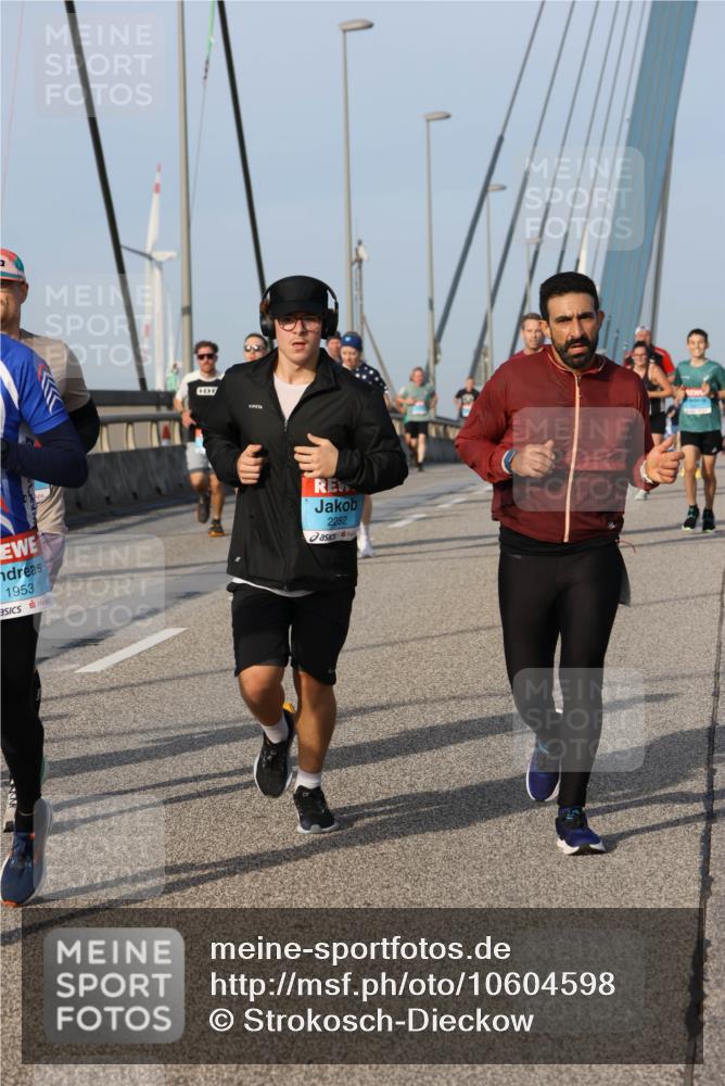 03.10.2026 - Köhlbrandbrückenlauf Strokosch-Dieckow http://msf.ph/oto/10604598 03.10.2026 09:41:38 Position 2 1953, 2252 meine-sportfotos.de