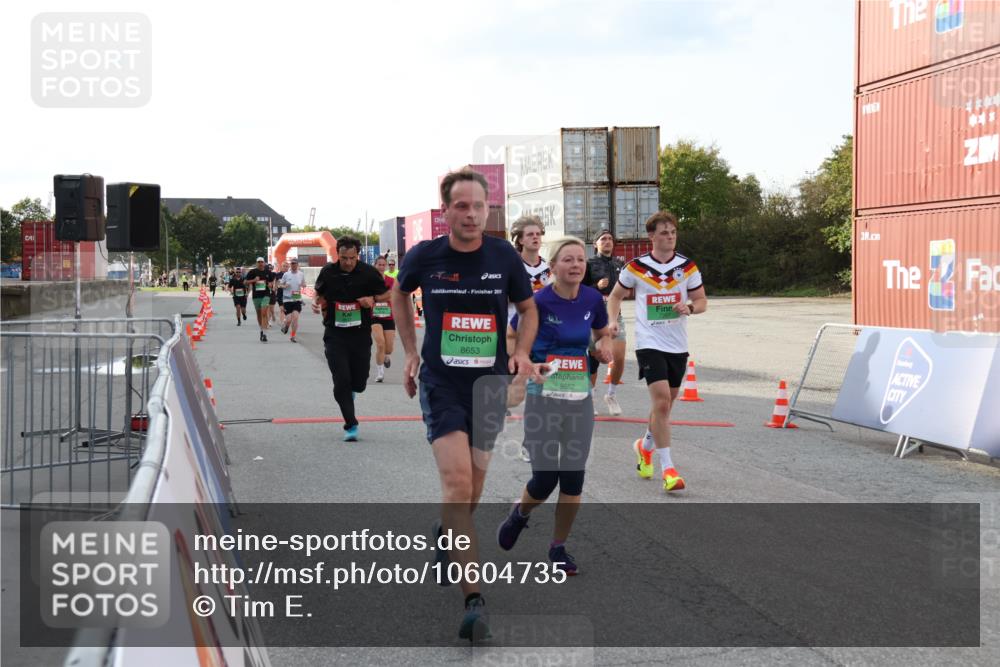 03.10.2026 - Köhlbrandbrückenlauf Tim E. http://msf.ph/oto/10604735 03.10.2026 16:11:56 Ziel 7267, 7268, 7604, 7605, 7876, 8296, 8445, 8576, 8631, 8652, 8653, 8662, 8773, 8777, 8859, 8864, 9013, 9120, 9136, 9281, 9799, 9820 meine-sportfotos.de
