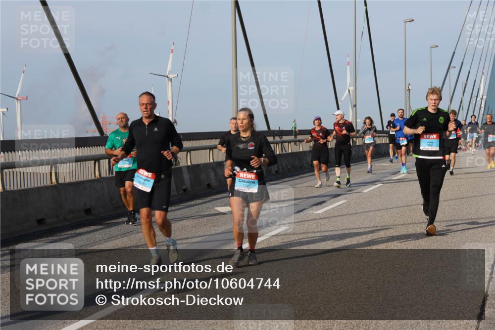 03.10.2026 - Köhlbrandbrückenlauf Strokosch-Dieckow http://msf.ph/oto/10604744 03.10.2026 09:41:56 Position 2 2288, 1787, 3808 meine-sportfotos.de