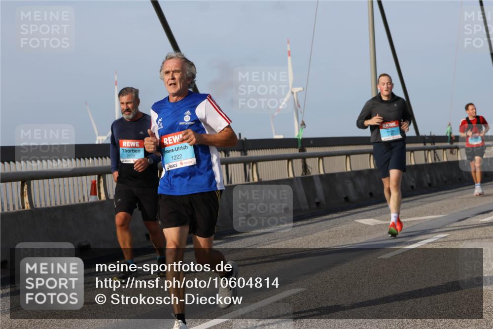 03.10.2026 - Köhlbrandbrückenlauf Strokosch-Dieckow http://msf.ph/oto/10604814 03.10.2026 09:42:15 Position 2 2229, 1222, 15504 meine-sportfotos.de