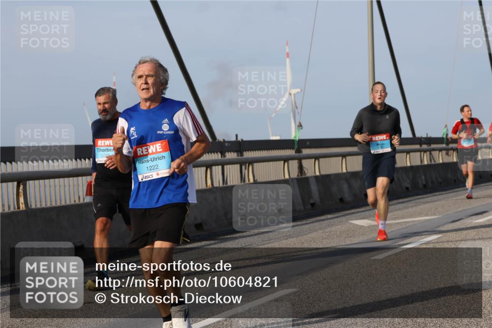 03.10.2026 - Köhlbrandbrückenlauf Strokosch-Dieckow http://msf.ph/oto/10604821 03.10.2026 09:42:16 Position 2 2229, 1222 meine-sportfotos.de