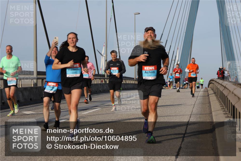 03.10.2026 - Köhlbrandbrückenlauf Strokosch-Dieckow http://msf.ph/oto/10604895 03.10.2026 09:42:30 Position 2 2163, 2390, 2387 meine-sportfotos.de
