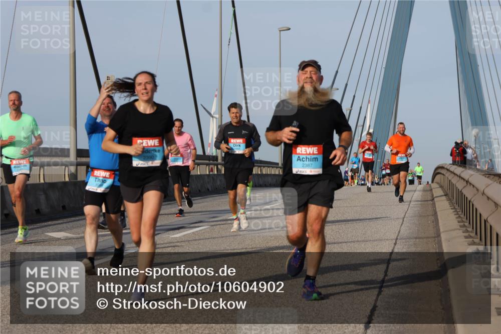 03.10.2026 - Köhlbrandbrückenlauf Strokosch-Dieckow http://msf.ph/oto/10604902 03.10.2026 09:42:30 Position 2 2390, 2387 meine-sportfotos.de