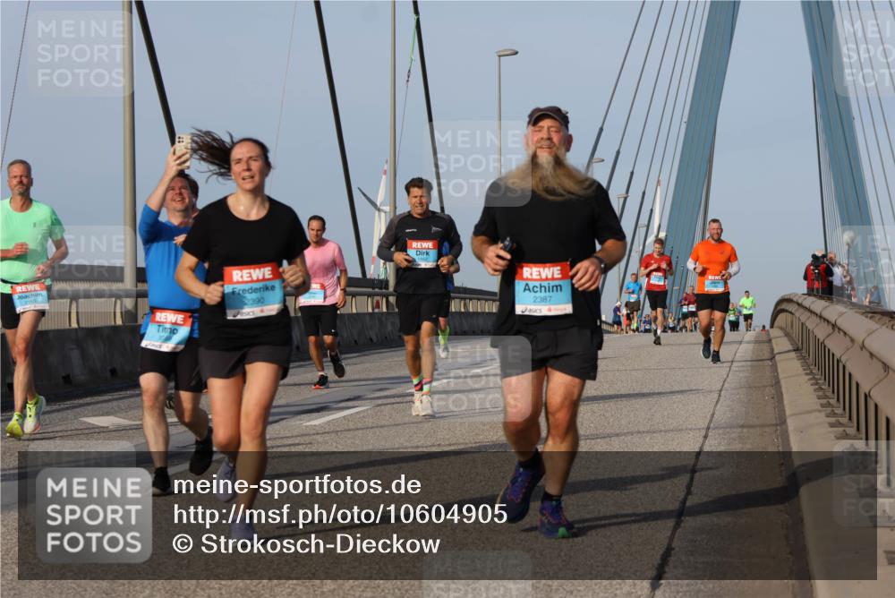 03.10.2026 - Köhlbrandbrückenlauf Strokosch-Dieckow http://msf.ph/oto/10604905 03.10.2026 09:42:30 Position 2 2390, 2387 meine-sportfotos.de